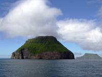 Insel Lítla Dimun und Insel Stóra Dimun dahinter_Fährfahrt nach Suðuroy
